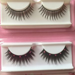 False Eyelashes (package includes two pairs)